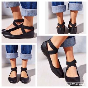 New ballet flats with elastic cross strap